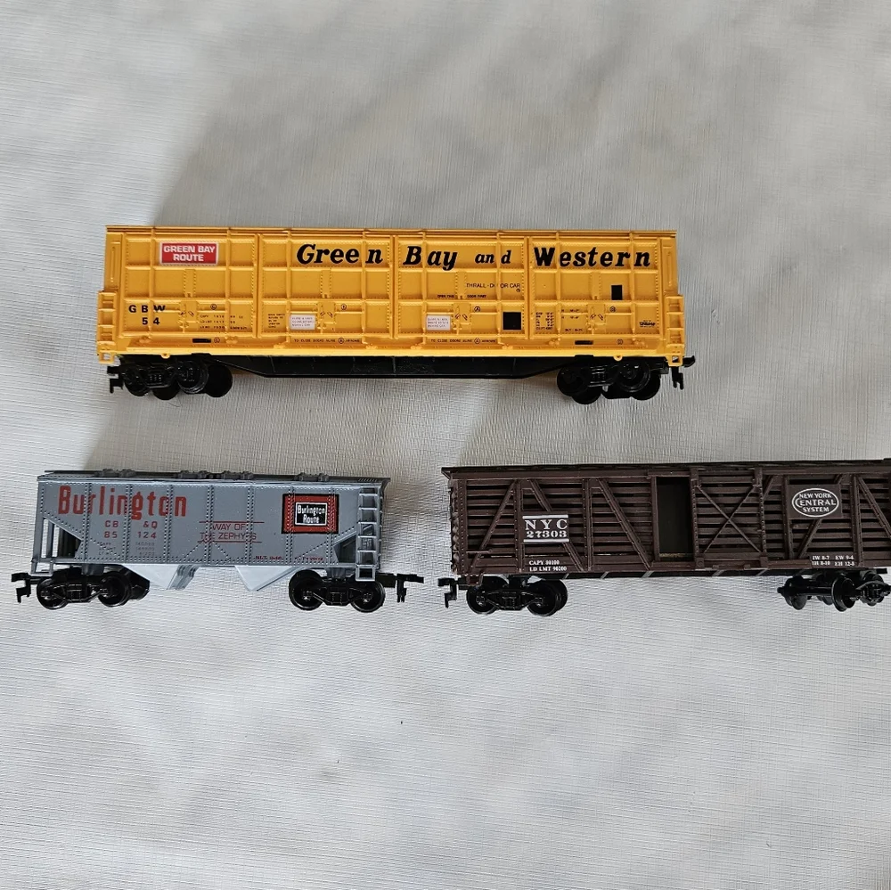 Lot of 3 Life Like Ho Scale Thrall Door #8990, #8513 Burlington #8461 Cattle Car